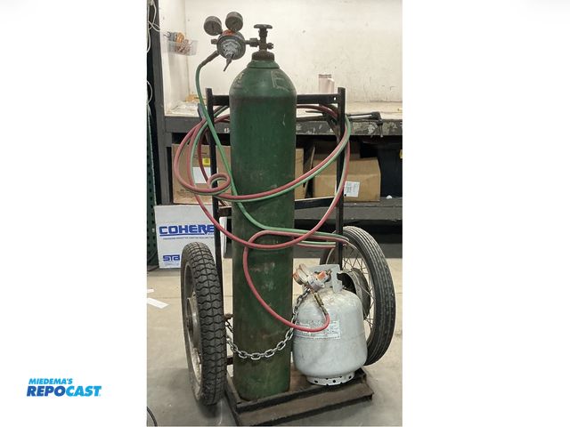 Lot 2-16015 - Oxy-propane welding and cutting torch kit mounted on portable cart - includes: Oxygen UN1072 DOT-3SA...
