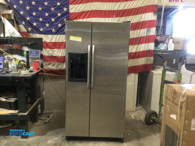 Lot 2-59202 - GE side by side Refrigerator/Freezer in door ice and water
GE smart water
tempered glass