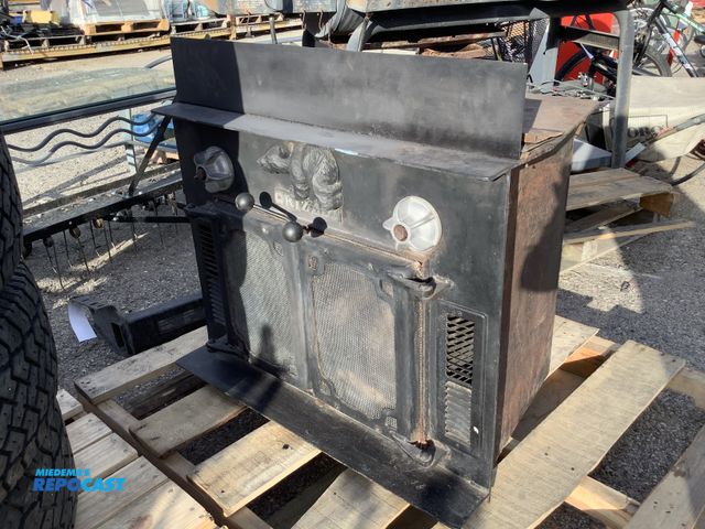Lot 2-35270 - Grizzly Heavy duty metal fireplace insert approx. 31” x 26” x 30”
