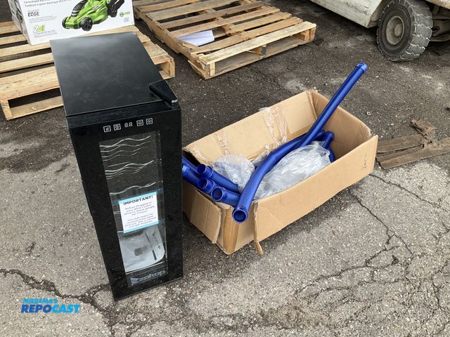 Lot 2-93619 - Zokop JC-34 mini wine chiller 115v 60Hz 1.2A and autotomtic suction-side pool cleaner with tubing