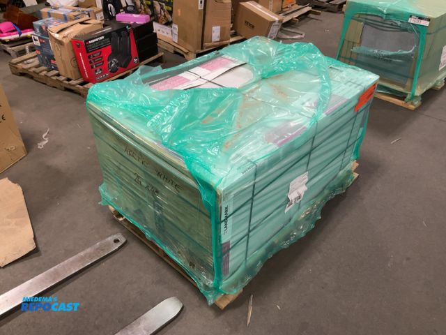 Lot 2-16084 - Lot of (22) boxes of Landmark ceramics Arctic white tile, 24” x 48”, 1 piece per box