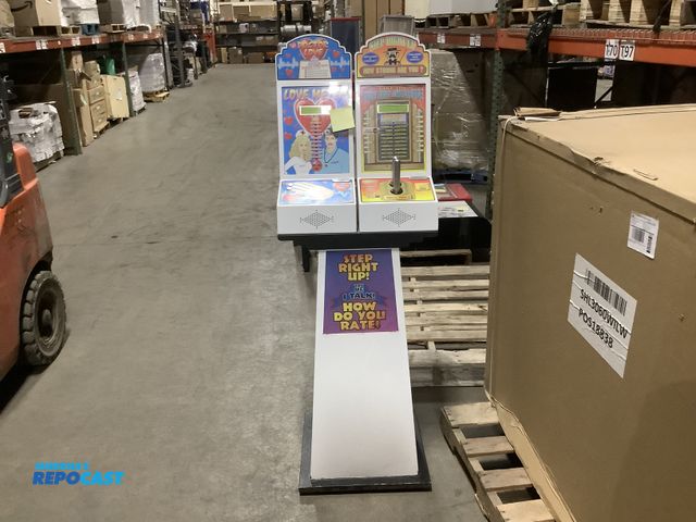 Lot 2-92618 - 1 Arcade game 2-in-1 Doctor love and true grip challenge games, take quarters only