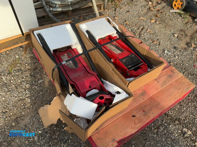 Lot 2-67501 - (2) Steelman Hydraulic Service Jacks