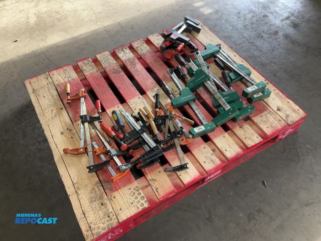 Lot 2-15541 - Skid lot of woodworking clamps, various brands and styles