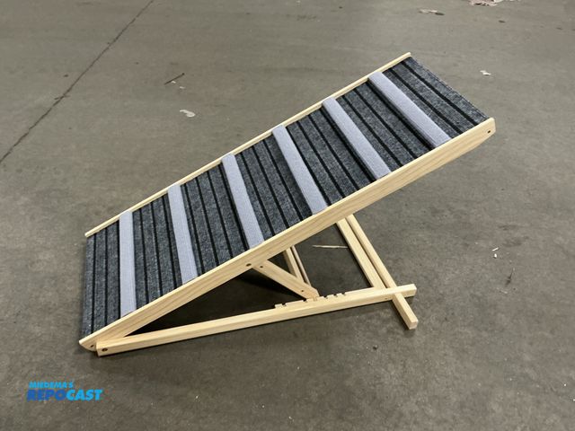 Lot 2-76925 - Pet folding/collapsible ramp wooden padded ramp change height of ramp