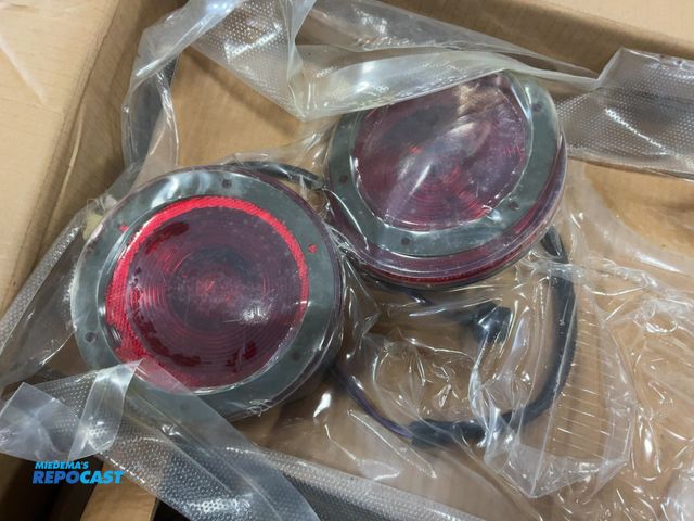 Lot 2-10619 - Lot of (10) 6" Halogen Red Semi Trailer Brake Lights, New Old Stock