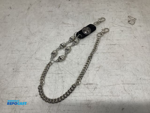 Lot 2-74133 - New Deyster belt waist ring gothic skull charm punk chain key chain