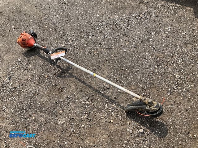 Lot 2-44515 - Echo SRM-225 string trimmer, 2-stroke gas engine with recoil start, runs and operates