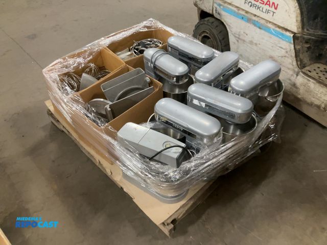 Lot 2-19557 - Electric Waring Commercial Stand up mixer Skid of (7) Waring standup mixers and (3) boxes of attachm...