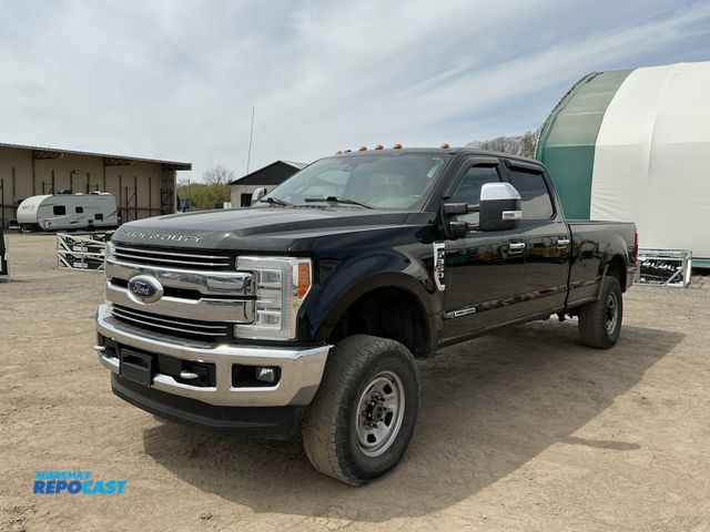Lot 2-70193 - 2017 Ford F350SD Lariat Crew Cab Long Bed 4WD Crew Cab Long Box Other Pickup Truck 4x4