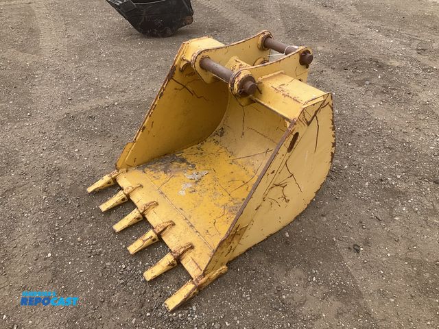 Lot 2-43790 - Caterpillar 36” backhoe bucket for a 416, 426, 436, 428, or 438 Caterpillar backhoe, used