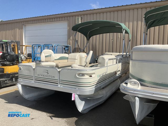 Lot 2-20247 - 2005 Bennington 205FS 20ft Pontoon Boat