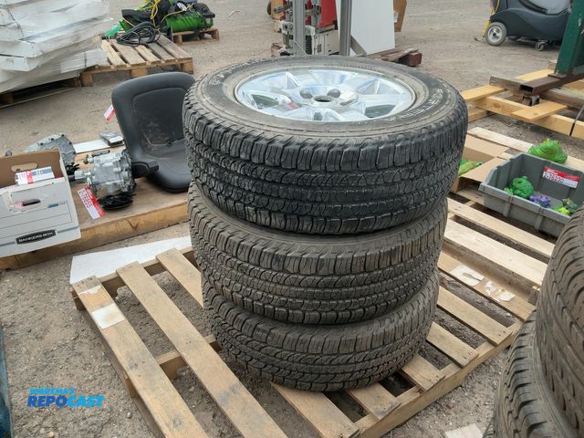 Lot 2-75756 - Good Year  P245/65R17 Lot of (3) Fortera tires
