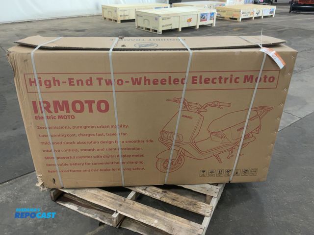Lot 2-40740 - New SDLANCH IRMOTO Electric Scooter, Battery Operated, 600 Watt Electric Motor, Disc Brake, New in B...