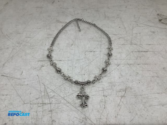 Lot 2-74144 - New Silver-toned gothic linked chain cross pendant necklace