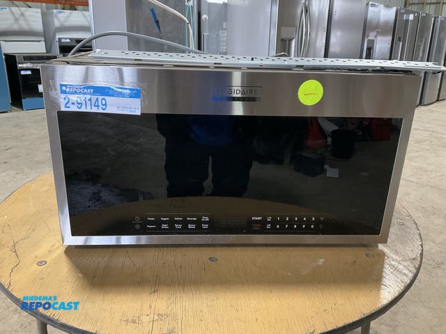 Lot 2-91149 - Scratch & Dent Frigidaire Gallery  GMOS1964AFA Microwave Oven