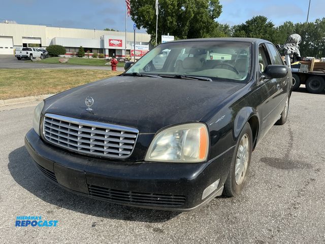 Lot 2-76805 - 2003 Cadillac DeVille Sedan FWD