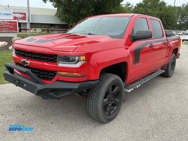 Lot 2-44075 - 2018 Chevrolet Silverado 1500 Custom Crew Cab 4WD Crew Cab Short Box Pickup Truck 4x4