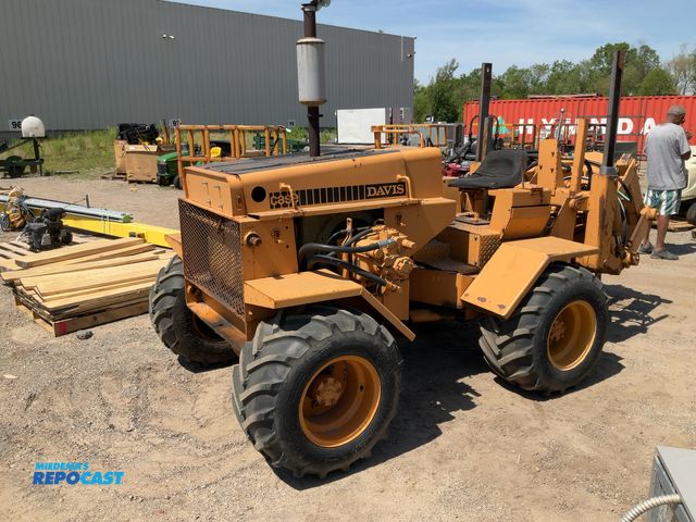 Lot 2-76825 - Davis’s fleetline 70+4 Vibrator plow