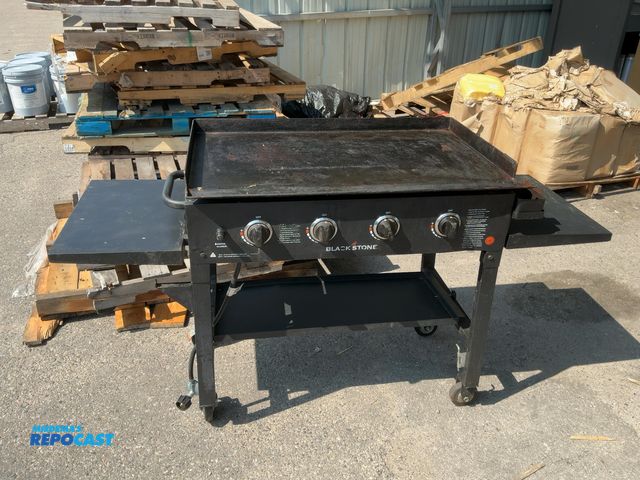 Lot 2-95004 - Blackstone 1554 36" 4-Burner Griddle