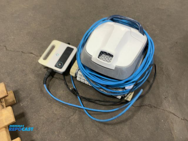 Lot 2-95942 - Pentair Prowler 920 Other Robotic pool cleaner, powered by Dolphin