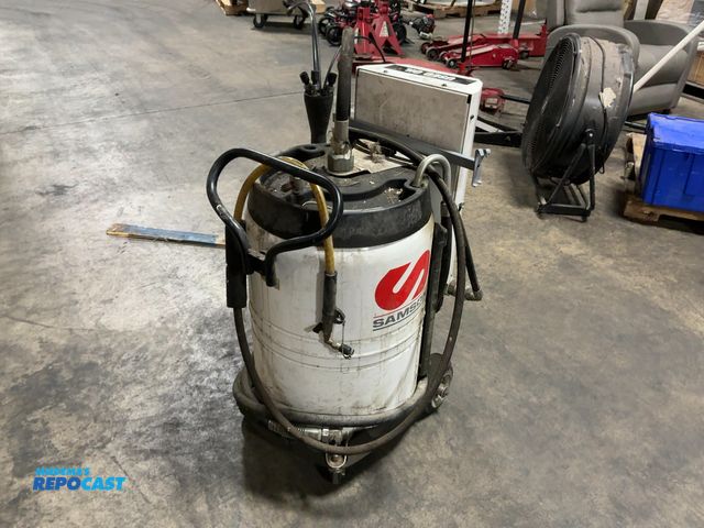 Lot 2-27800 - Samson evacumaster high vacuum oil suction unit 800.311.1047