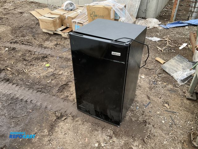 Lot 2-92097 - Igloo Nostalgia  IRF32BK Commerical Refrigerator