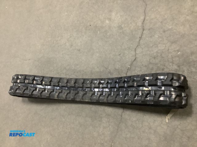 Lot 2-27597 - Mini excavating pair of replacement rubber tracks