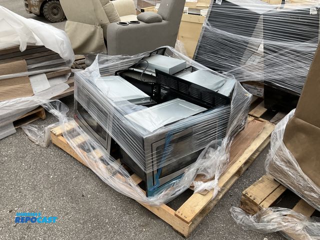 Lot 2-93838 - Skid Lot of (4) Scratch and Dent RV Microwaves, See Pics for Model and Specs