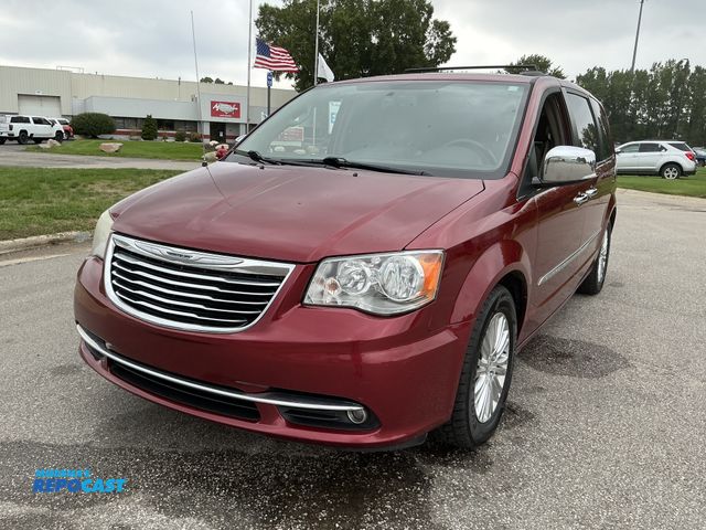 Lot 2-79130 - 2013 Chrysler Town &amp; Country Touring Other FWD