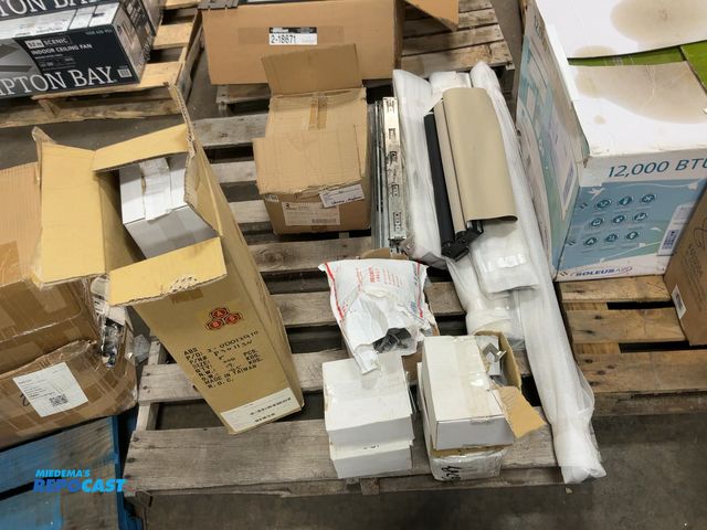 Lot 2-18503 - Lot of various door handles (satin nickel -approximately 600 total) and blinds of various size
