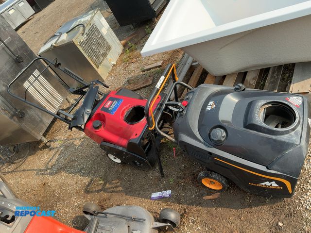 Lot 2-11154 - Lot of (2) snowblowers 1- Mc culloch MC621 1- toro CCR2450 20”