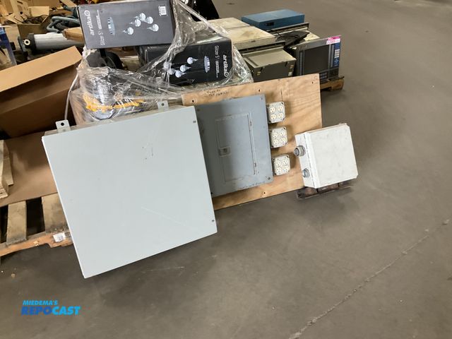 Lot 2-23933 - Lot of electrical circuit boards and outlets, lot also includes breaker board