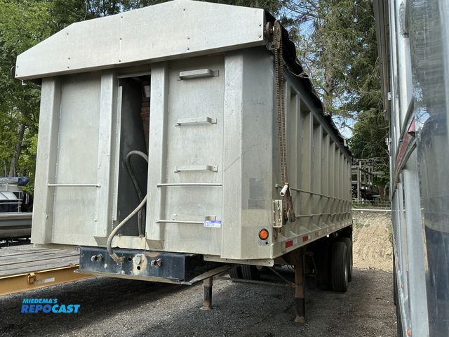 Lot 2-30779 - 1975 Trailmobile Semi-Trailer