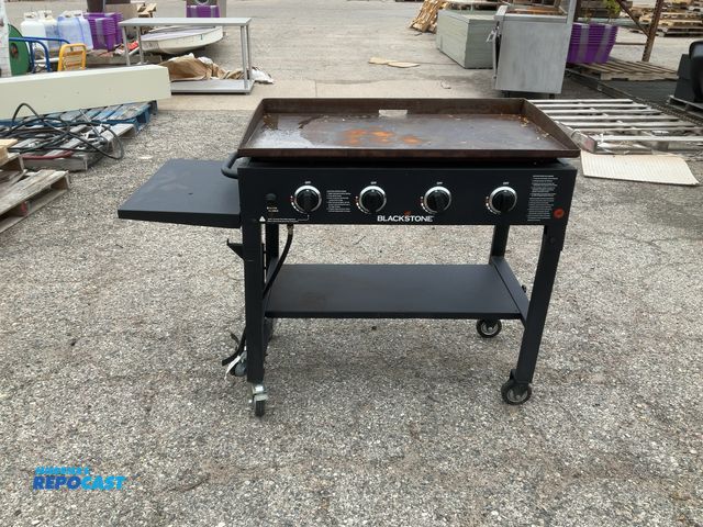 Lot 2-35464 - Blackstone 1554 Flat Top Propane Grill