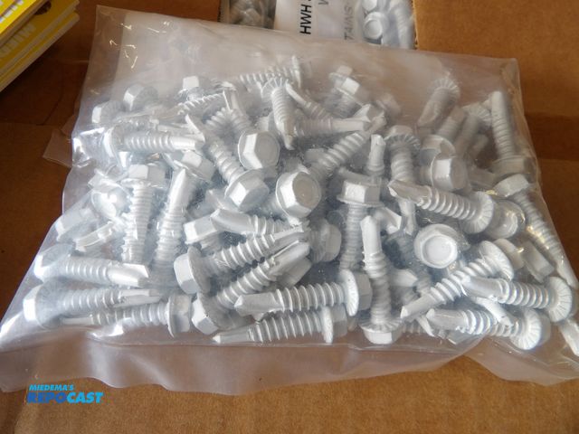 Lot 2-53095 - lot of (5000) new 12 x 1" self drilling screws Hex washer head, white, 50packs w/ (100) each