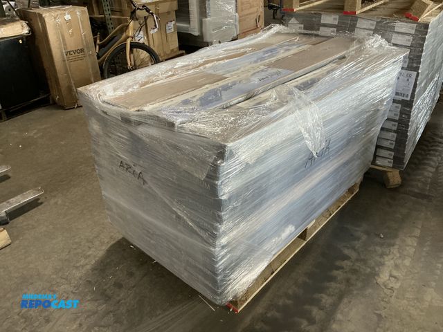 Lot 2-99239 - Skid lot of montreux serene aria waterproof flooring 7.6”x54.33” (8 per box)