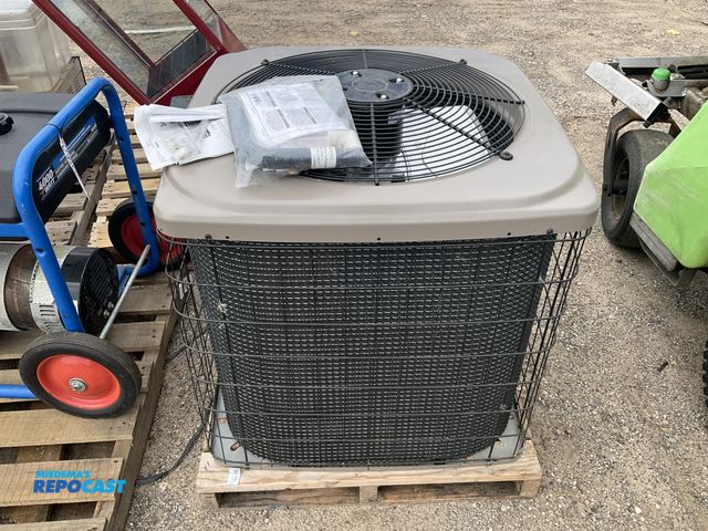 Lot 2-99447 - Evcon Outdoor Split-System Central Air Conditioner Condensing Unit model #CCGD42S41Q3A