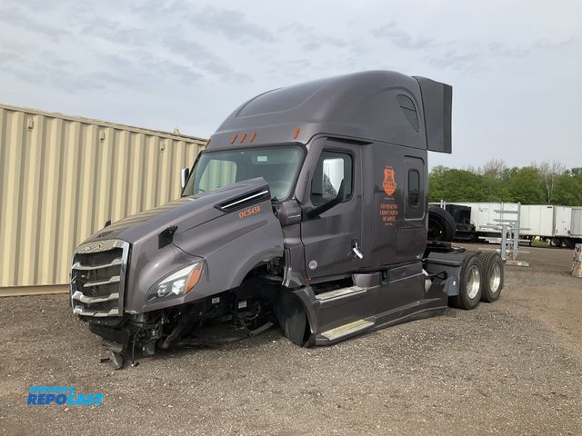Lot 2-11753 - 2023 Freightliner Cascadia Semi Truck