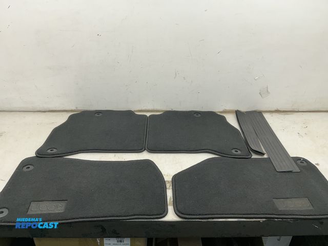 Lot 2-18515 - Lot of 2026 Jeep Gladiator parts including, Weather Tek Sill Protectors, floor mats / 2 for the fron...