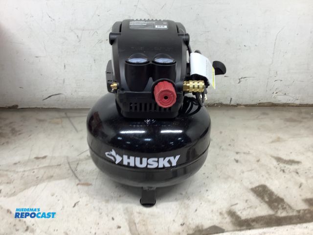 Lot 2-62895 - husky 3 gal 120psi air compressor