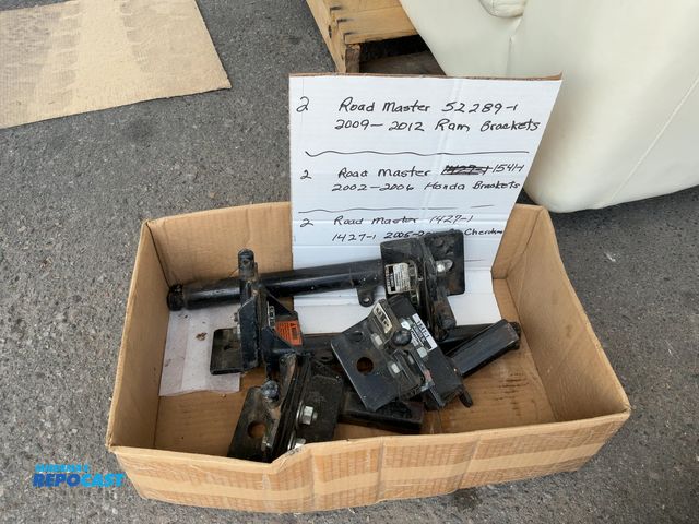 Lot 2-36493 - (2) road master 52289-1 2009-2012 ram brackets, (2) road master 1541-1 2002-20.6 Honda brackets, and...
