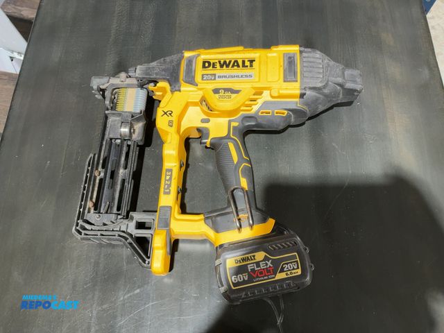 Lot 2-53620 - DeWalt DCFS950 Cordless Fencing Stapler(DOBSON)