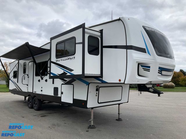 Lot 2-43899 - 2023 Forest River Impression 320FL 5th Wheel Travel Trailer