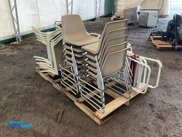 Lot 2-40532 - Assorted Chairs &amp; Beach Chairs Plastic/Vinyl Metal Frame