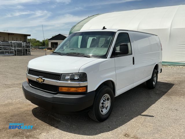 Lot 2-40000 - 2021 Chevrolet Express 2500 Cargo Cargo Van RWD
