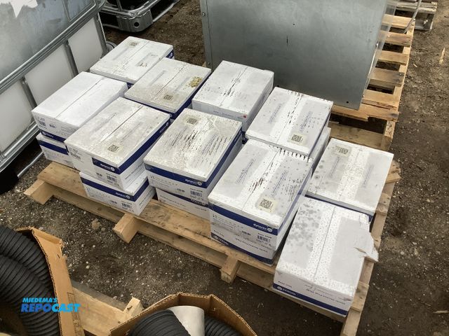 Lot 2-65782 - 18 Boxes of Dynarex steril alcohol prep pads (20 mini boxes per box, and 100 pads per mini box), med...