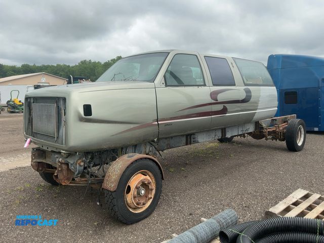 Lot 2-20911 - 1995 GMC Topkick Frame with Suburban Body Project Vehicle