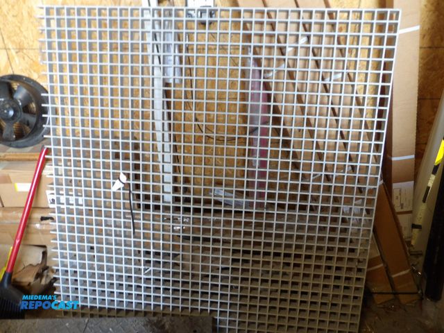 Lot 2-53299 - new Fiberglass moltruded grating 4' x 4' convex gray, grit-top 4AUR5