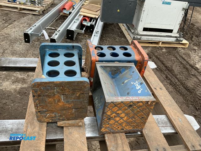 Lot 2-94690 - Pallet of Heavy Duty Steel Stands
